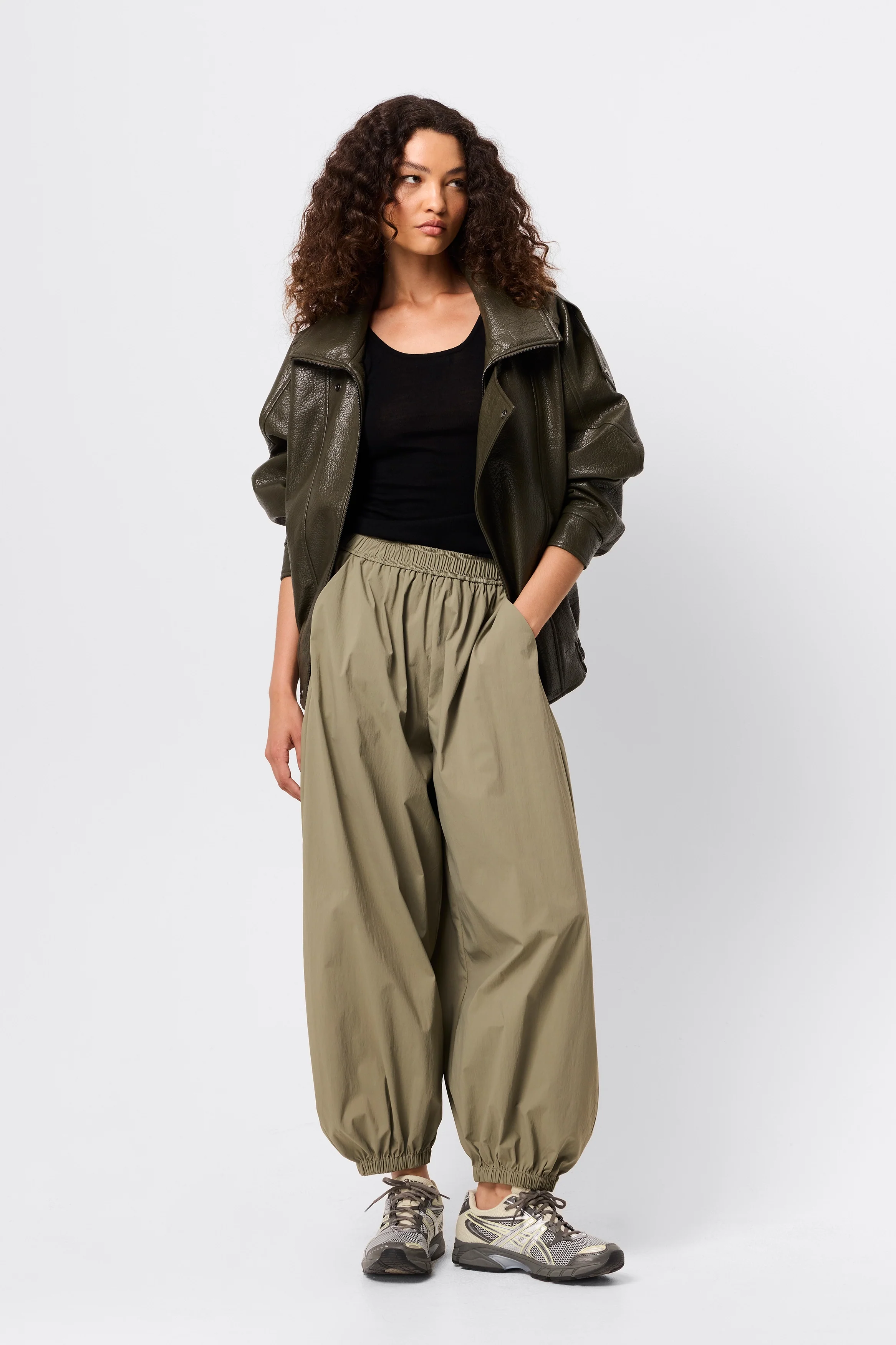 Saxon Oversized Bomber - Image 4