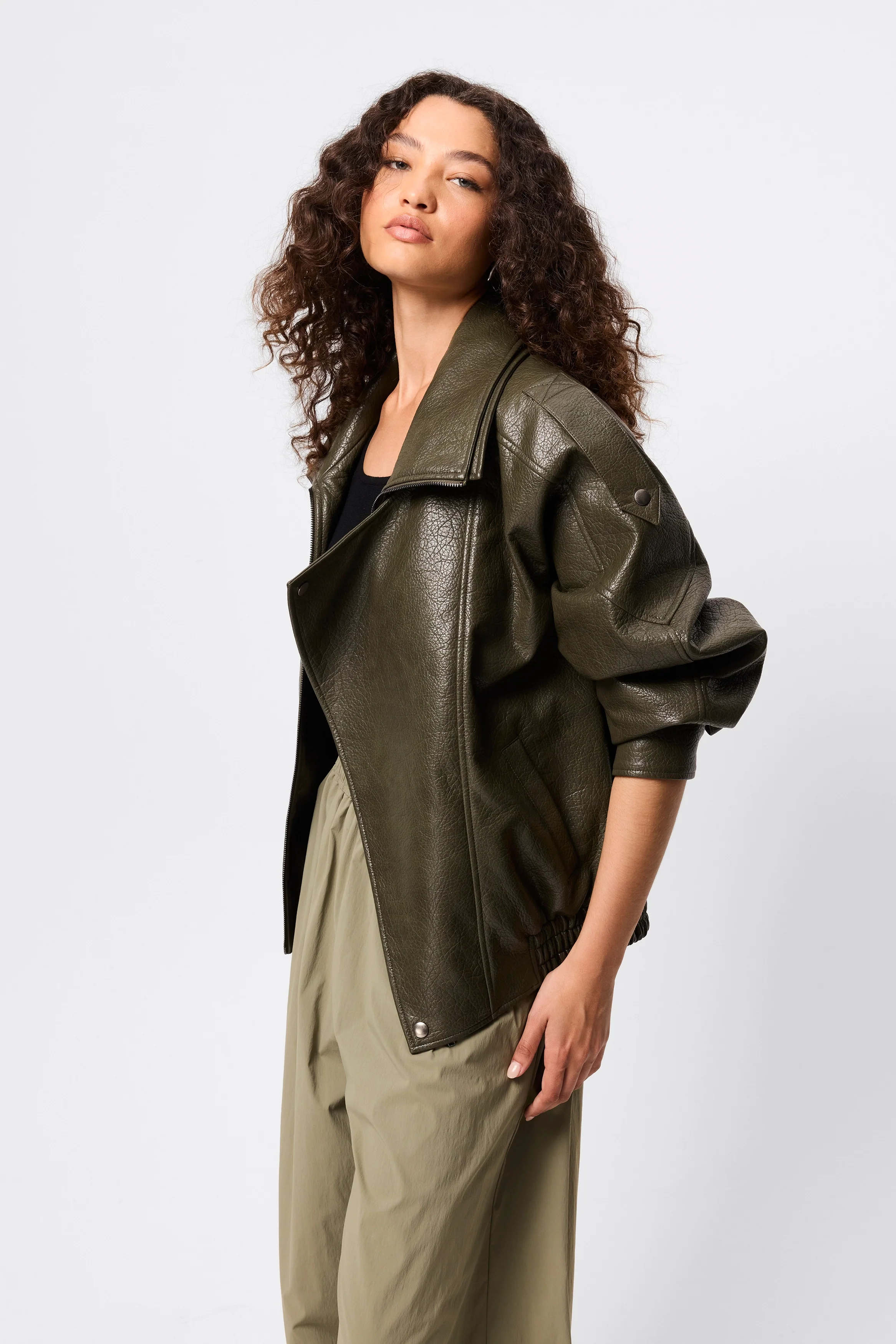 Saxon Oversized Bomber - Image 6