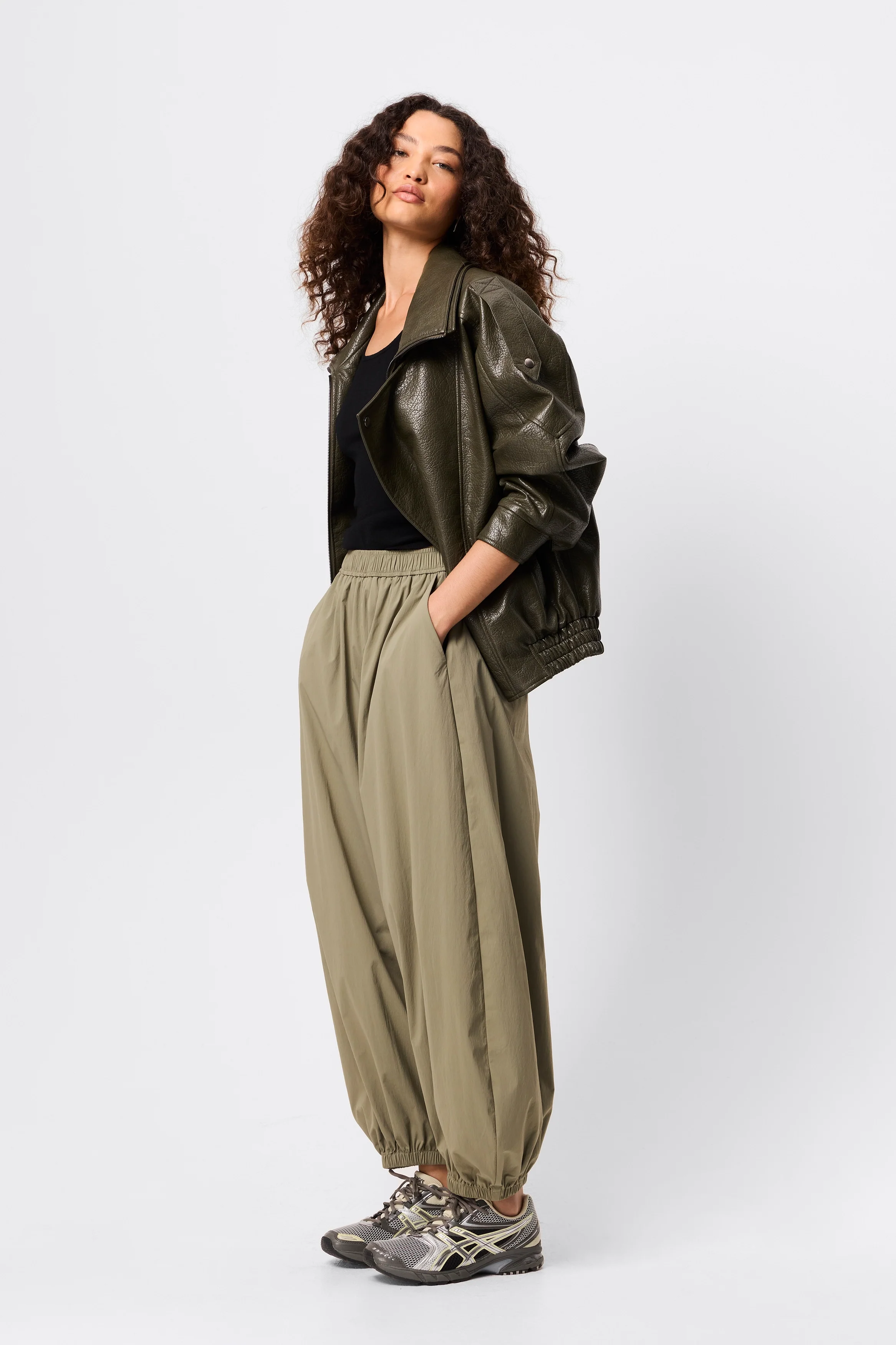 Saxon Oversized Bomber - Image 7