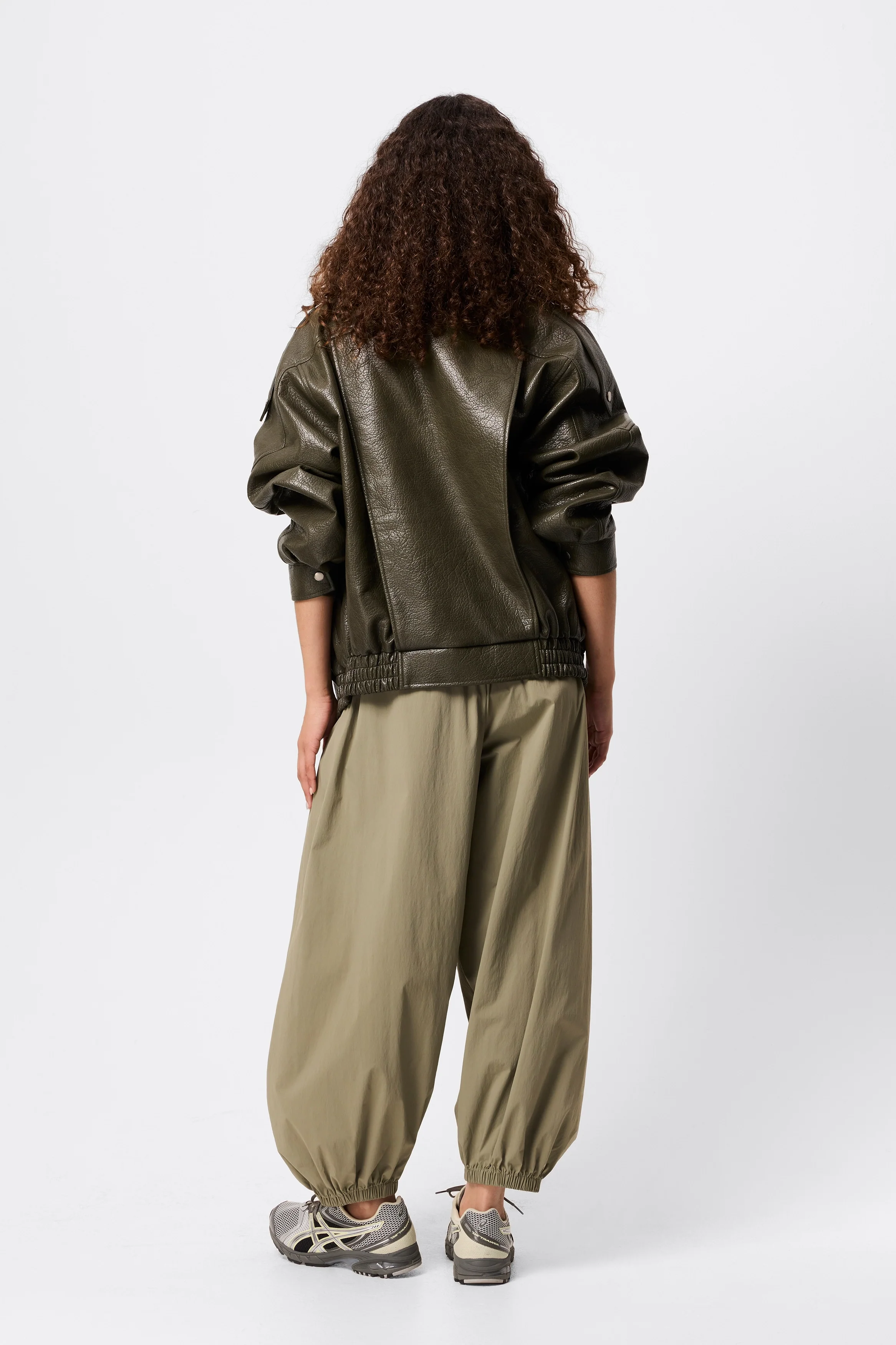 Saxon Oversized Bomber - Image 8